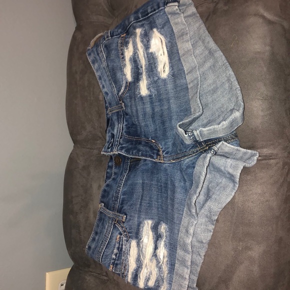 Hollister distressed jean shorts sz 5 - Picture 2 of 4